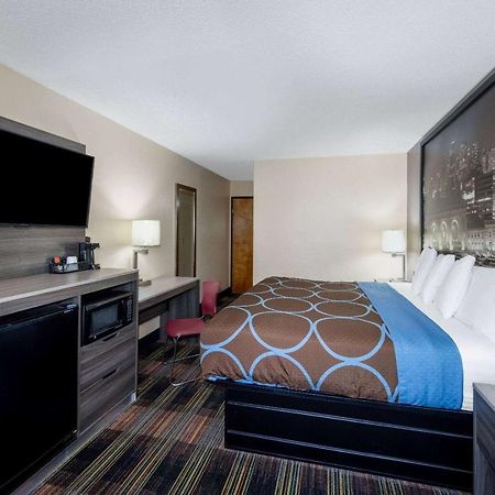 Super 8 By Wyndham Kansas City At Barry Road/Airport Экстерьер фото