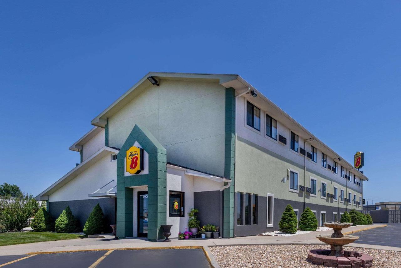 Super 8 By Wyndham Kansas City At Barry Road/Airport Экстерьер фото