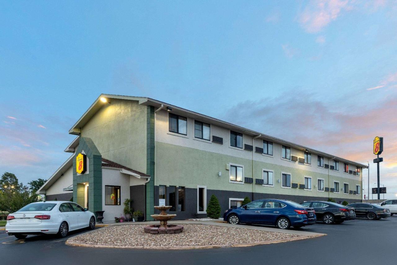 Super 8 By Wyndham Kansas City At Barry Road/Airport Экстерьер фото