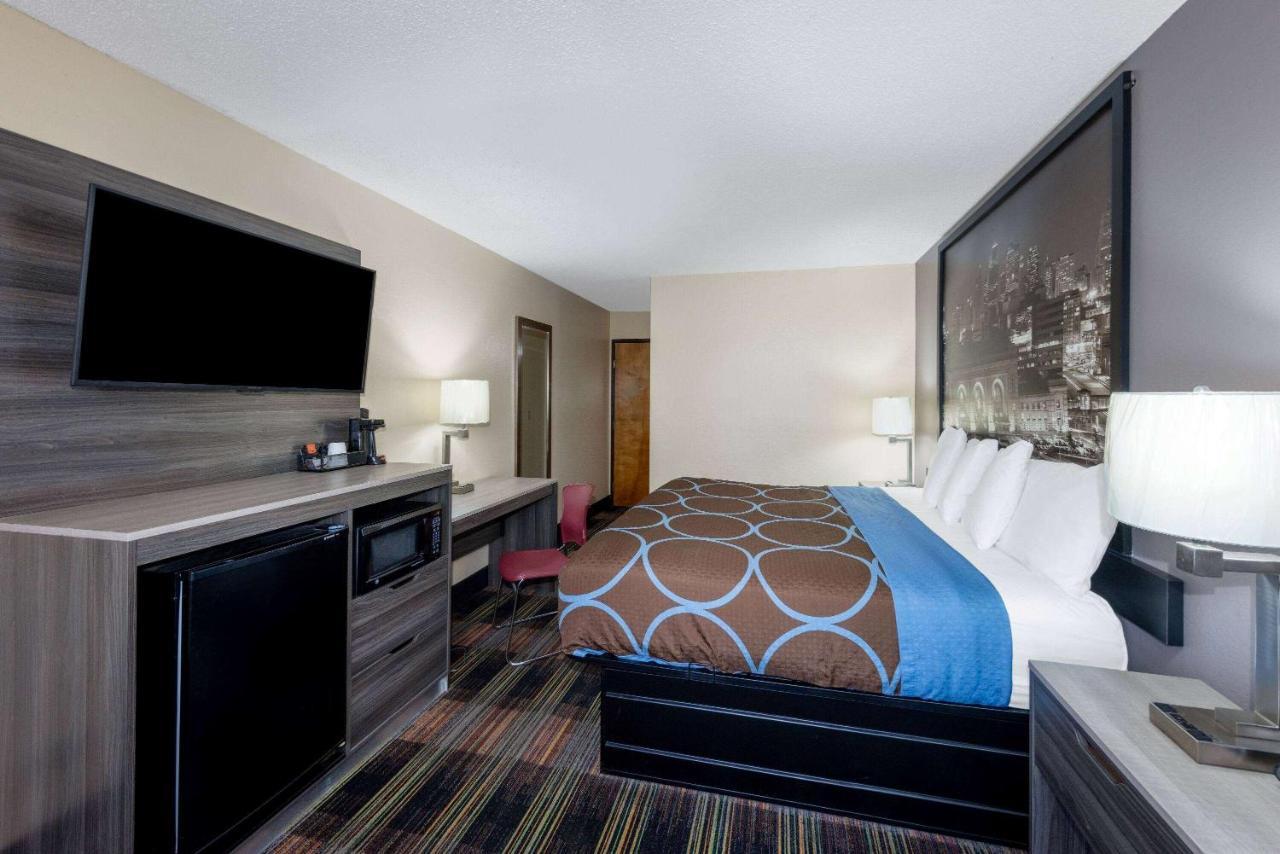 Super 8 By Wyndham Kansas City At Barry Road/Airport Экстерьер фото