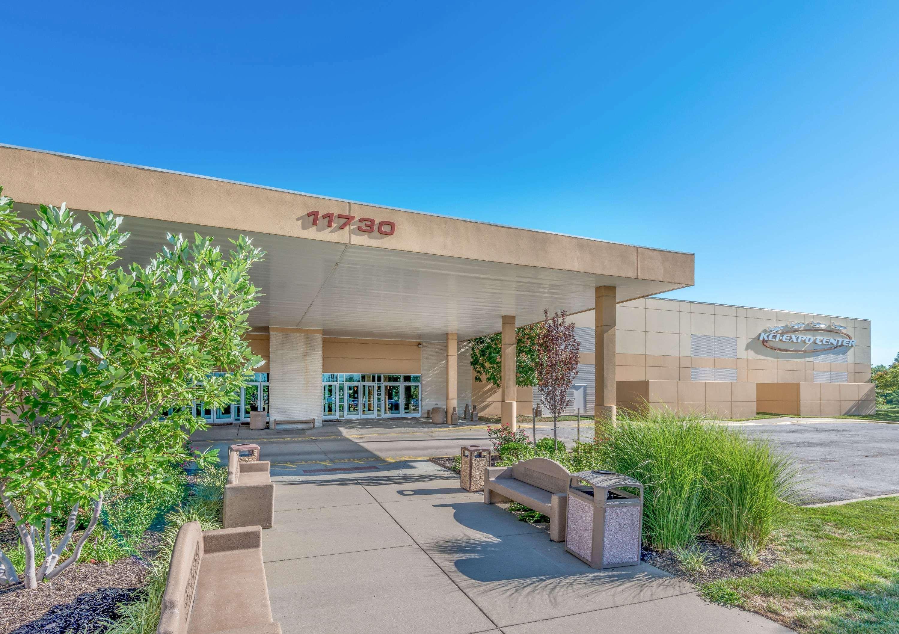 Super 8 By Wyndham Kansas City At Barry Road/Airport Экстерьер фото