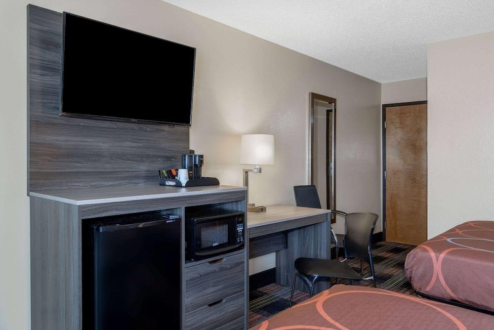 Super 8 By Wyndham Kansas City At Barry Road/Airport Экстерьер фото