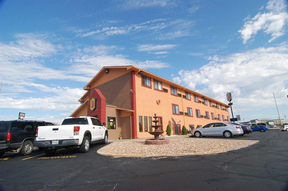Super 8 By Wyndham Kansas City At Barry Road/Airport Экстерьер фото
